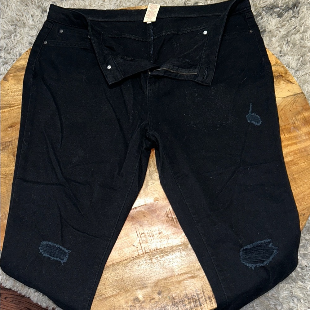 Stylish Black Distressed Women’s Jeans